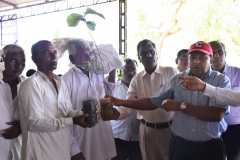 Dr.-KV.Raman-giving-salping-to-farmers-