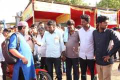 Particpants-interacting-with-farmers-in-Mela
